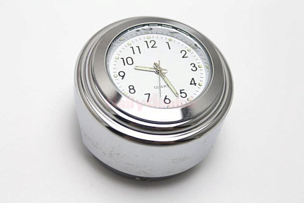 Хромированные часы с белым циферблатом, крепеж полу-цилиндр на руль